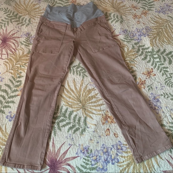 🔥 2/$50 🔥 Thyme Maternity Tan Capris - Picture 1 of 4